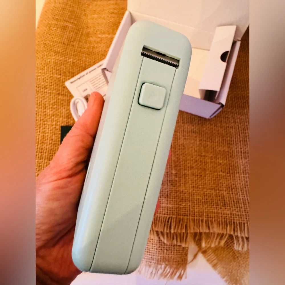 Vretti Smart Label Maker with Bluetooth Connectivity - mint green